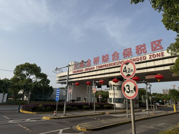 永宝网 追踪｜“排队时间缩短一半”！新开闸口后，金桥综保区高峰拥堵明显缓解