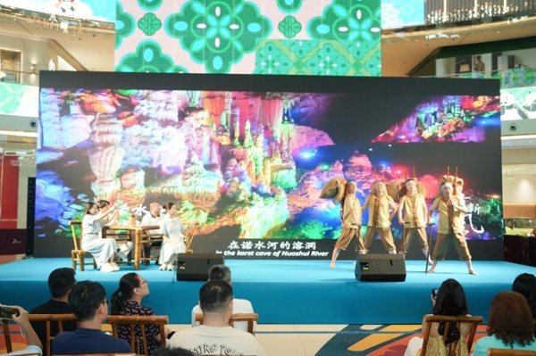 力创配资 四川来穗派发“夏日请柬”！五条避暑宝藏线路邀粤客入川享安逸